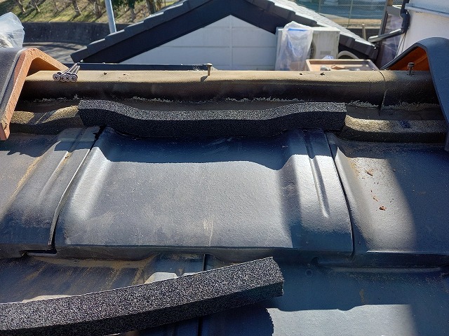 割れた瓦の差し替え完了